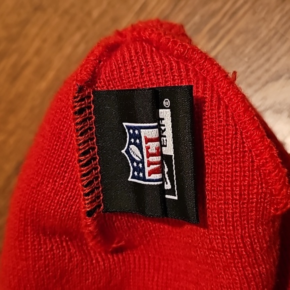 Men's Chiefs New Era Kansas City Cuff Knit Red Beanie - Picture 3 of 6